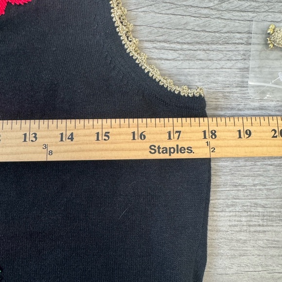 Studio JOY Black Poinsettia Embroidered Christmas Sweater Vest PM Petite Medium - Picture 4 of 5